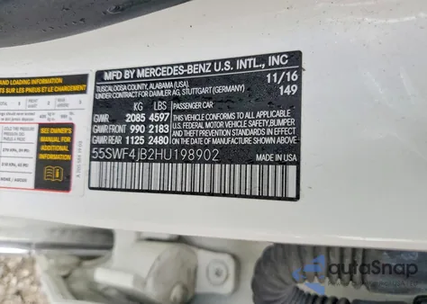 2017 Mercedes-Benz C 300 z USA, uszkodzony, nr VIN 55SWF4JB2HU198902